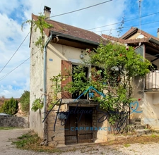 CESANCEY — Maison à rénover avec balcon, combles aménageables