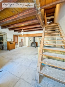 Partially renovated family home with barn and large spaces – Jura BONLIEU
