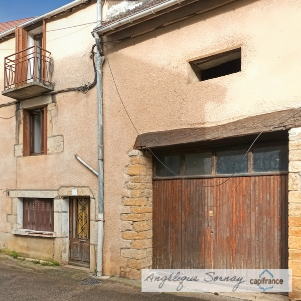  🏡 EXCLUSIVITÉ – Maison mitoyenne à fort potentiel de 229 m² sur 3 niveaux avec garage – Sellières