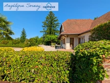 LOUHANS – 202 m² / 6 CHAMBRES / 2 500 m² / 4 GARAGES – UN POTENTIEL RARE !