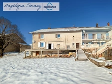 Maison familiale rénovée partiellement avec grange et vastes espaces – Jura BONLIEU