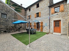 ❤️ COUP DE CŒUR À BAUME-LES-MESSIEURS ! Maison mitoyenne en pierre rénovée, 5 chambres et beaux volumes.