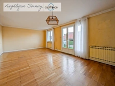 # Maison familiale de 88 m² avec terrasse, grenier aménageable et beau potentiel – Chapelle-Voland