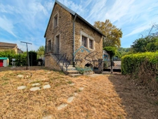 🏡 MANTRY – Semi-detached house with stone cottage and spacious rooms  