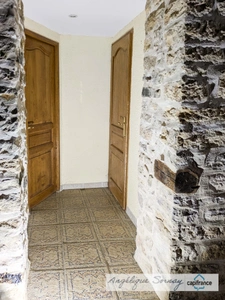 Maison à rénover avec terrasse, garage et parking et terrain à proximité SAINT JULIEN (39)