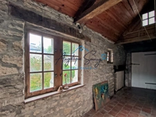 ARLAY – DEMEURE EN PIERRE DU XVIe SIÈCLE, TOUR ET CAVE VOÛTÉE