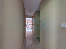 Peace, comfort and amenities: discover this 2-bedroom apartment in the heart of a leafy residence
