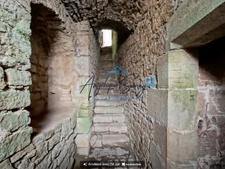 ARLAY – DEMEURE EN PIERRE DU XVIe SIÈCLE, TOUR ET CAVE VOÛTÉE