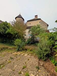 ARLAY – DEMEURE EN PIERRE DU XVIe SIÈCLE, TOUR ET CAVE VOÛTÉE