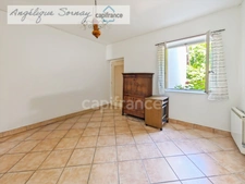 LOUHANS – 202 m² / 6 CHAMBRES / 2 500 m² / 4 GARAGES – UN POTENTIEL RARE !