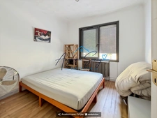 Maison jumelée avec jardin arboré, mezzanine et grand garage ».