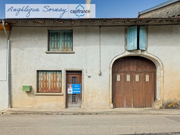 Maison à rénover avec terrasse, garage et parking et terrain à proximité SAINT JULIEN (39)