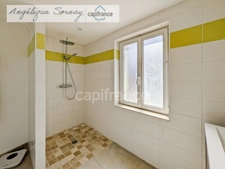 LOUHANS – 202 m² / 6 CHAMBRES / 2 500 m² / 4 GARAGES – UN POTENTIEL RARE !