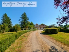 LOUHANS – 202 m² / 6 CHAMBRES / 2 500 m² / 4 GARAGES – UN POTENTIEL RARE !