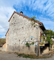 CESANCEY — Maison à rénover avec balcon, combles aménageables