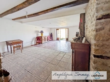 Maison à rénover avec terrasse, garage et parking et terrain à proximité SAINT JULIEN (39)