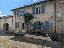 CHILLE – MAISON DE VILLAGE MITOYENNE DE 160 M² AVEC GARAGE, STATIONNEMENT 