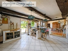  Long farmhouse with outbuildings on 3,115 m² – Francheville 39230