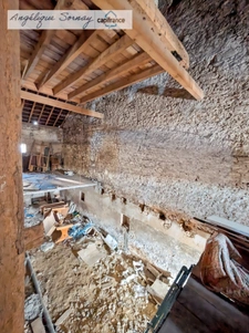 Partially renovated family home with barn and large spaces – Jura BONLIEU