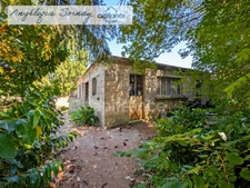 LOUHANS – 202 m² / 6 CHAMBRES / 2 500 m² / 4 GARAGES – UN POTENTIEL RARE !