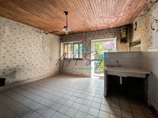 CESANCEY — Maison à rénover avec balcon, combles aménageables