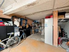Semi-detached house with landscaped garden, mezzanine and large garage. VAULX EN VELIN
