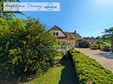 LOUHANS – 202 m² / 6 CHAMBRES / 2 500 m² / 4 GARAGES – UN POTENTIEL RARE !