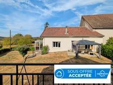 🏡 MANTRY – Maison mitoyenne avec maisonnette en pierre et beaux volumes  