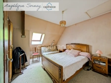 LOUHANS – 202 m² / 6 CHAMBRES / 2 500 m² / 4 GARAGES – UN POTENTIEL RARE !