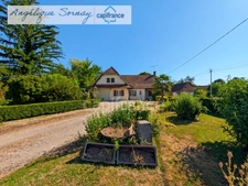 LOUHANS – 202 m² / 6 CHAMBRES / 2 500 m² / 4 GARAGES – UN POTENTIEL RARE !