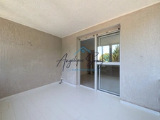 Peace, comfort and amenities: discover this 2-bedroom apartment in the heart of a leafy residence