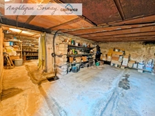 LOUHANS – 202 m² / 6 CHAMBRES / 2 500 m² / 4 GARAGES – UN POTENTIEL RARE !