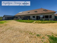  Long farmhouse with outbuildings on 3,115 m² – Francheville 39230