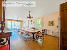 LOUHANS – 202 m² / 6 CHAMBRES / 2 500 m² / 4 GARAGES – UN POTENTIEL RARE !
