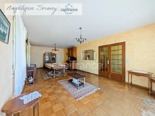 LOUHANS – 202 m² / 6 CHAMBRES / 2 500 m² / 4 GARAGES – UN POTENTIEL RARE !