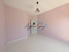 Peace, comfort and amenities: discover this 2-bedroom apartment in the heart of a leafy residence