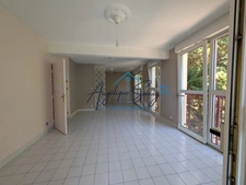 Peace, comfort and amenities: discover this 2-bedroom apartment in the heart of a leafy residence