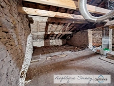Maison à rénover avec terrasse, garage et parking et terrain à proximité SAINT JULIEN (39)
