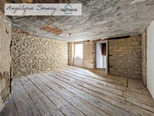 Charming village house – unusual layout and exposed stone in Sellieres