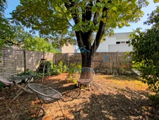 Semi-detached house with landscaped garden, mezzanine and large garage. VAULX EN VELIN