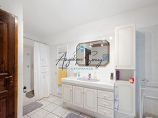 ❤️ COUP DE CŒUR À BAUME-LES-MESSIEURS ! Maison mitoyenne en pierre rénovée, 5 chambres et beaux volumes.