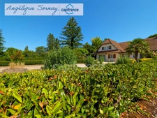 LOUHANS – 202 m² / 6 CHAMBRES / 2 500 m² / 4 GARAGES – UN POTENTIEL RARE !
