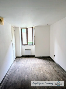  🏡 EXCLUSIVITÉ – Maison mitoyenne à fort potentiel de 229 m² sur 3 niveaux avec garage – Sellières