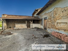 Maison à rénover avec terrasse, garage et parking et terrain à proximité SAINT JULIEN (39)