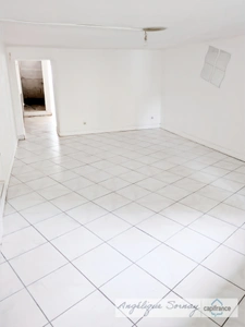  🏡 EXCLUSIVITÉ – Maison mitoyenne à fort potentiel de 229 m² sur 3 niveaux avec garage – Sellières