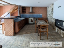 Maison à rénover avec terrasse, garage et parking et terrain à proximité SAINT JULIEN (39)