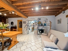 ❤️ COUP DE CŒUR À BAUME-LES-MESSIEURS ! Maison mitoyenne en pierre rénovée, 5 chambres et beaux volumes.