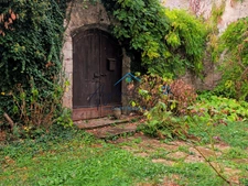 ARLAY – DEMEURE EN PIERRE DU XVIe SIÈCLE, TOUR ET CAVE VOÛTÉE