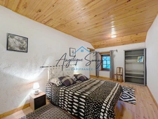 ❤️ COUP DE CŒUR À BAUME-LES-MESSIEURS ! Maison mitoyenne en pierre rénovée, 5 chambres et beaux volumes.