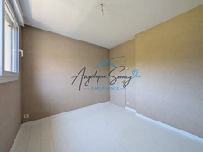 Peace, comfort and amenities: discover this 2-bedroom apartment in the heart of a leafy residence